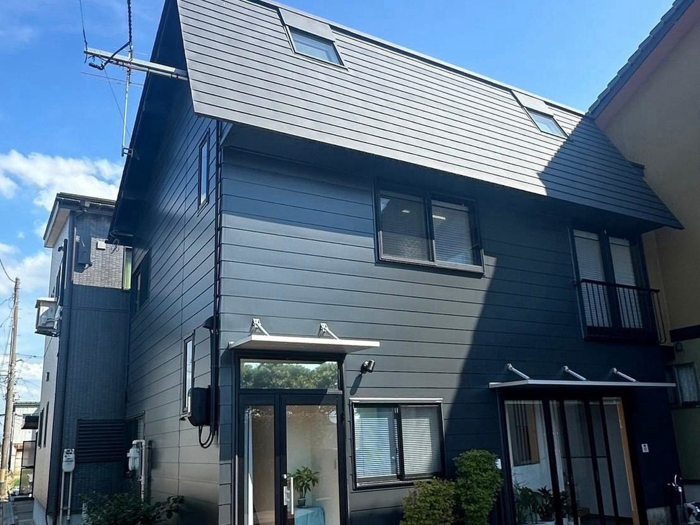 屋根・外壁を張り替えた住宅（施工後）